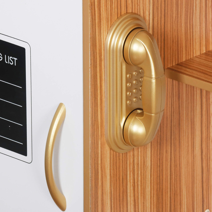 Drewniana kuchnia z lodówką 