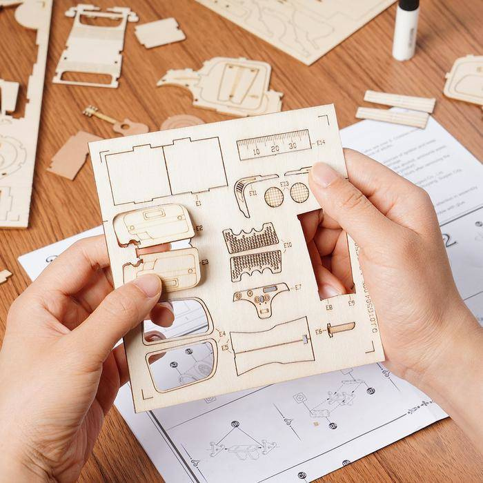 ROBOTIME Drewniany Model Puzzle 3D Zabytkowe Auto